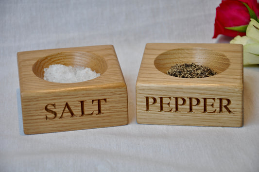 Oak Salt and Pepper Pinch Pots